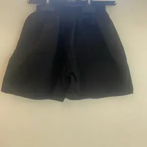 PRE LOVED INNOVATION COTTON SHORTS - BLACK