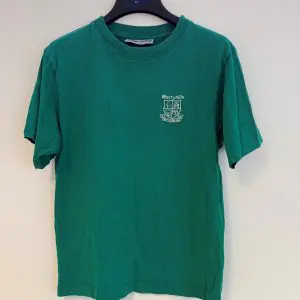 PRE LOVED MERRYHILLS PE T-SHIRT - GREEN