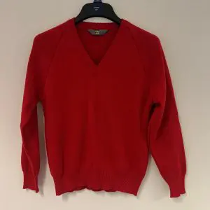 PRE LOVED DAO RED V NECK JUMPER