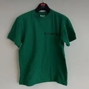 PRE LOVED WEST GROVE PE T-SHIRT - GREEN (GROVELANDS)